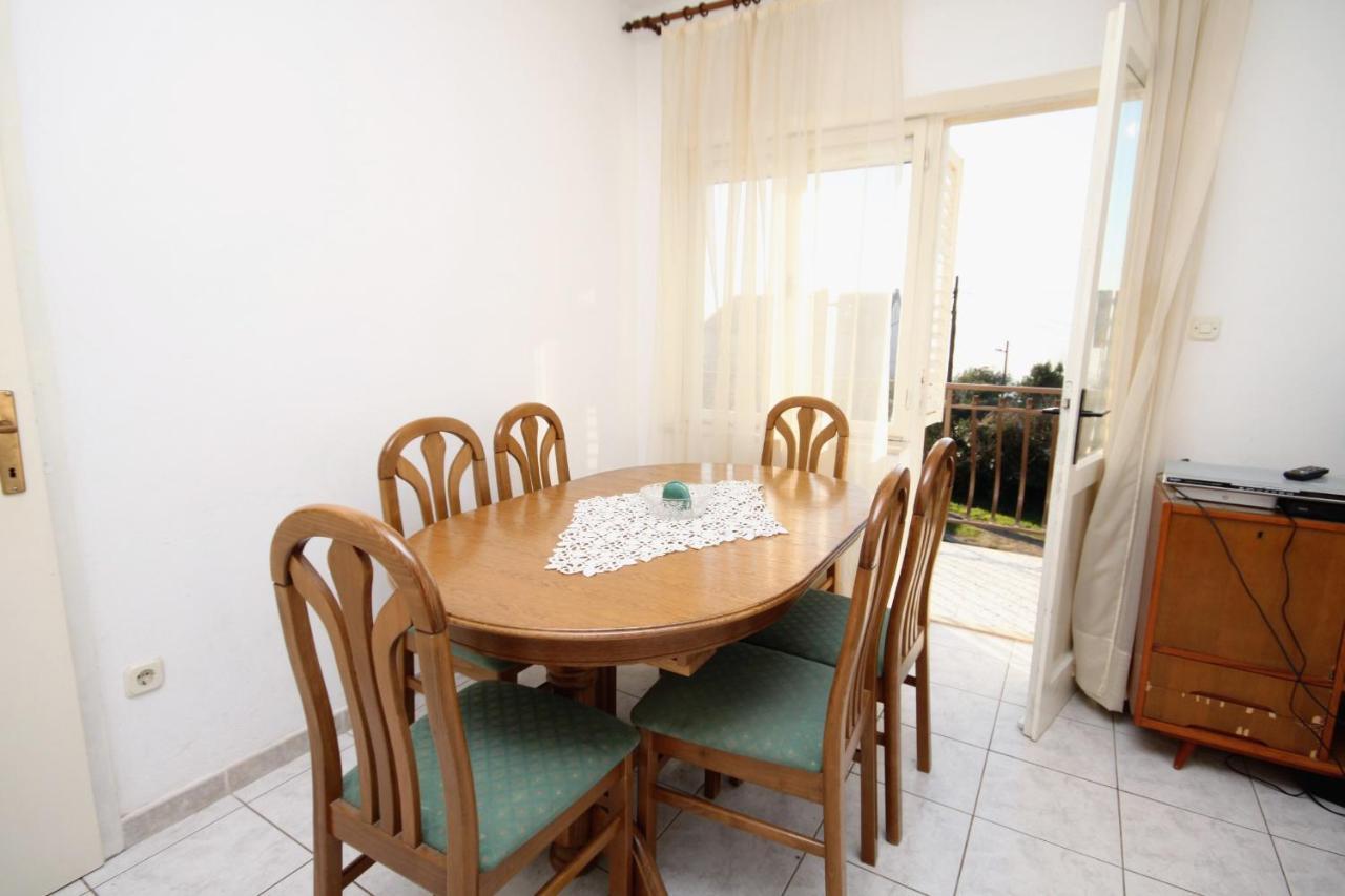 Apartments By The Sea Kastel Stari, Kastela - 6059 Екстериор снимка